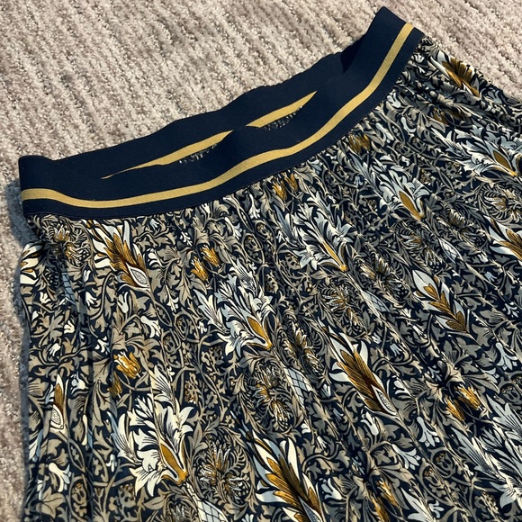 H&M Blue and Gold Patterned Maxi Skirt - Picture 5 of 6